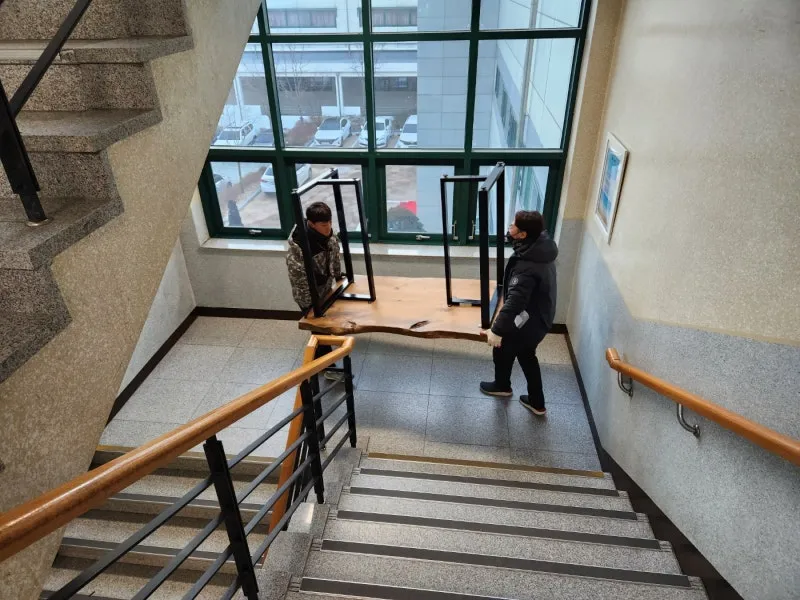 대구이삿짐센터 의 대진 고등학교 층간 이동 및 집기 재배치 현장 사진 2